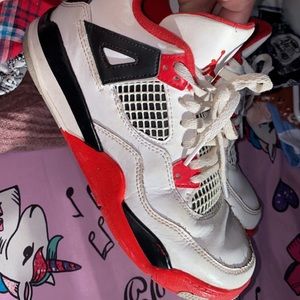 Jordan 4 fire red